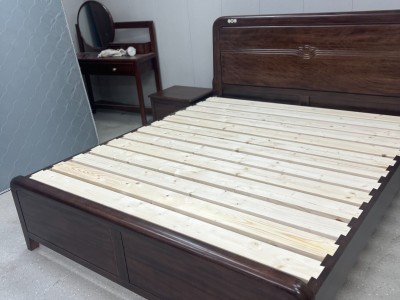 热销实木床（实拍）图2