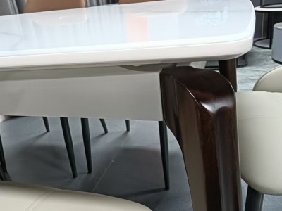 A25# 6厘玉晶石方桌 ​橡木台脚，底部有厚底板 尺寸：​1.3*0.8m ​多款椅子可以搭配图9