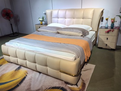 【型号】8806新品上市（专利产品） 【颜色】米黄色 【面料】正版生态真皮 【配置】松木床板3x20超静音 床边加宽加固 耐用                               承受力强 【图3
