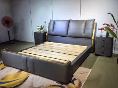 8808#新品上市（专利产品） 【颜色】灰色 【面料】正版生态真皮 【配置】松木床板3x20超静音 床边加宽加固 耐用                               承受力强 【外框】1图2