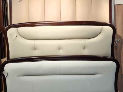 新中式 新古典 实木床  尺寸有：1.5米，1.8米，  多种配置可选。图5