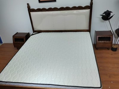 2626＃中古风系列， 规格：1.8*2.0m 颜色：樱桃色+米白皮 材质：全实木框架打造，靠背采用高密度回弹海绵+生态皮，环保油漆！图2