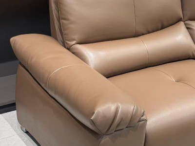 C6665# 美拉德红咖 尺寸：直排3米 特点:生态皮面料，实木宽板框架，海绵坐包，弹簧底架，高密度海绵，坐感舒适！图5