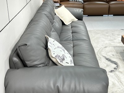 D5060# 幻影灰 尺寸：直排3.2米 特点：生态皮面料，实木宽板框架，海绵坐包，弹簧底架，坐感舒适图7