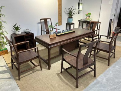 宋式美学系列新品上市[庆祝][庆祝] 品名：鹤膝茶桌（干泡/湿泡） ​规格：1.8米/2.0米/2.2米 ​材质：乌金木 ​颜色：北美黑胡桃色图4