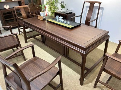 宋式美学系列新品上市[庆祝][庆祝] 品名：鹤膝茶桌（干泡/湿泡） ​规格：1.8米/2.0米/2.2米 ​材质：乌金木 ​颜色：北美黑胡桃色图5
