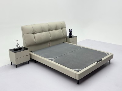 新款608#【进口头层牛皮】 【型号】608# （新款） 【颜色】珍珠白 【面料】进口头层牛皮 【尺寸】2200*1900*1130 【配置】8公分SF级松木床边                   图3