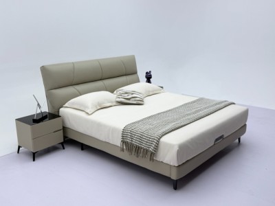 新款605#【进口头层牛皮】 【型号】605# （新款） 【颜色】豆青色 【面料】进口头层牛皮 【尺寸】2200*1900*1130 【配置】8公分SF级松木床边（软质护边工艺）           图3