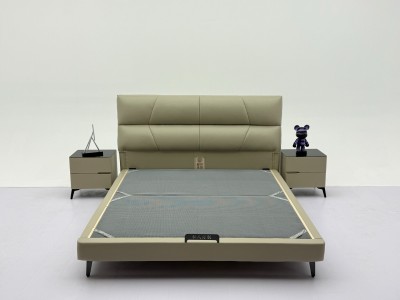 新款605#【进口头层牛皮】 【型号】605# （新款） 【颜色】豆青色 【面料】进口头层牛皮 【尺寸】2200*1900*1130 【配置】8公分SF级松木床边（软质护边工艺）           图7