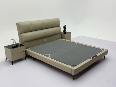 新款605#【进口头层牛皮】 【型号】605# （新款） 【颜色】豆青色 【面料】进口头层牛皮 【尺寸】2200*1900*1130 【配置】8公分SF级松木床边（软质护边工艺）           图8