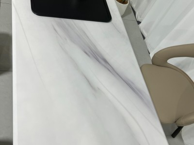 雅澜茶台 材质：超晶石+碳素钢+亚克力 颜色：鱼肚金超晶石 尺寸：1.2米、1.4米图6