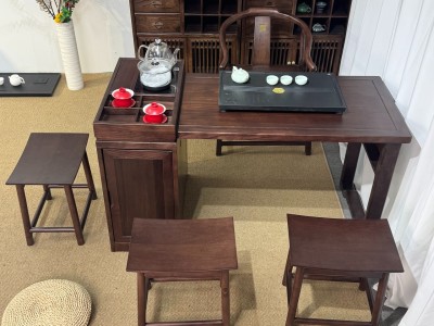 型号: 小岛台 材质: 橡木乌金工艺 颜色: 宋式胡桃色 配置: 单桌【含USB接口】+1主椅+3个元宝凳+养生炉+60*37茶盘【1.2米1.4米伸缩】图2