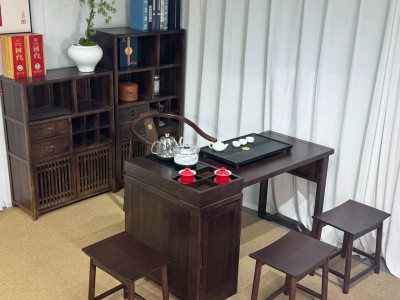 型号: 小岛台 材质: 橡木乌金工艺 颜色: 宋式胡桃色 配置: 单桌【含USB接口】+1主椅+3个元宝凳+养生炉+60*37茶盘【1.2米1.4米伸缩】图4