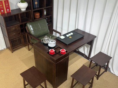 型号: 小岛台 材质: 橡木乌金工艺 颜色: 宋式胡桃色 配置: 单桌【含USB接口】+1主椅+3个元宝凳+养生炉+60*37茶盘【1.2米1.4米伸缩】图6