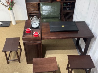 型号: 小岛台 材质: 橡木乌金工艺 颜色: 宋式胡桃色 配置: 单桌【含USB接口】+1主椅+3个元宝凳+养生炉+60*37茶盘【1.2米1.4米伸缩】图5