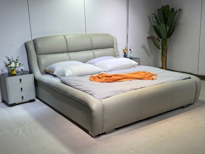 【型号】8831新品上市（专利产品） 【颜色］浅灰色 【面料】生态真皮 【外框】长2.42宽2.15高1.16，床边高40加床头柜总宽度3.07 【特点】新品设计：独家专利款软床，市场差异化，不易撞款图2