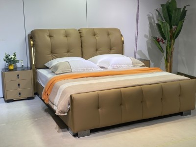 【型号】8830新品上市（专利产品） 【颜色］卡其色 【面料】生态真皮 【外框】长2.3宽1.90高1.16 【特点】新品设计：独家专利款软床，市面少见，不易撞款，品质与设计双重保障。 满铺床板+双龙图3