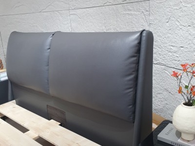 意大利进口牛皮系列 【型号】Top3环保系列 【颜色】绅士灰 【面料】意大利头层牛皮 【外框】226*185*115 【床边】4*15公分松木贴3公分绿色高弹海绵 【床板】2.5*20公分 7块/图6