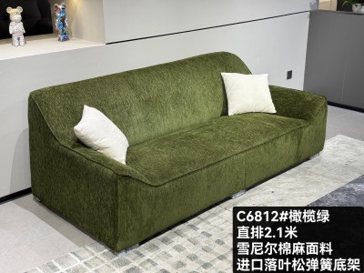新品小户型慵懒沙发上新 复古橄榄绿雪尼尔面料 型号：C6812# 橄榄绿 尺寸：直排2.1米 特点：雪尼尔棉麻面料，实木框架，海绵坐垫，弹簧底架，高密度海绵，坐感舒适！图5
