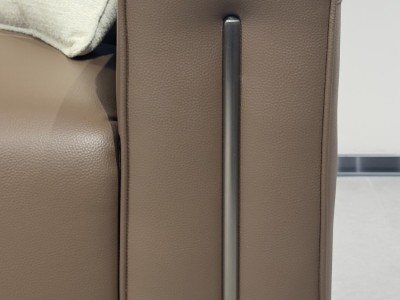 新款小户型直排沙发上新 型号：M8012# 深色 尺寸：直排2.1米 特点：生态皮面料，实木框架，海绵坐垫，弹簧底架，高密度海绵，坐感舒适！图4